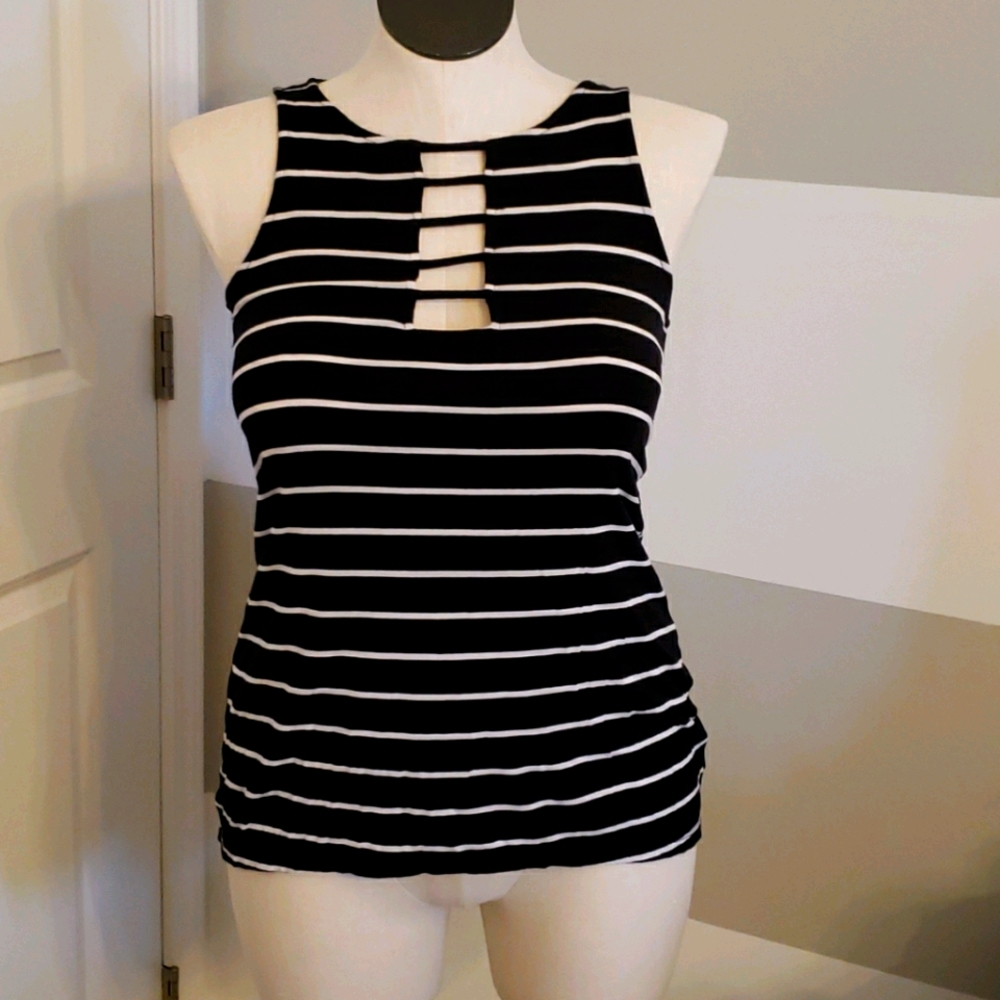 Sz small tank maurices blk & white stripe